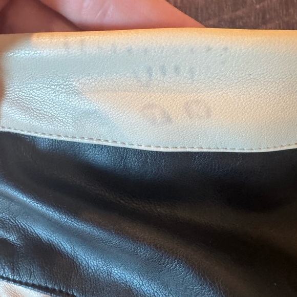 ✨ Anthropologie Varsity Bomber Jacket – Cream & Black ✨
Size Small - Picture 5 of 7